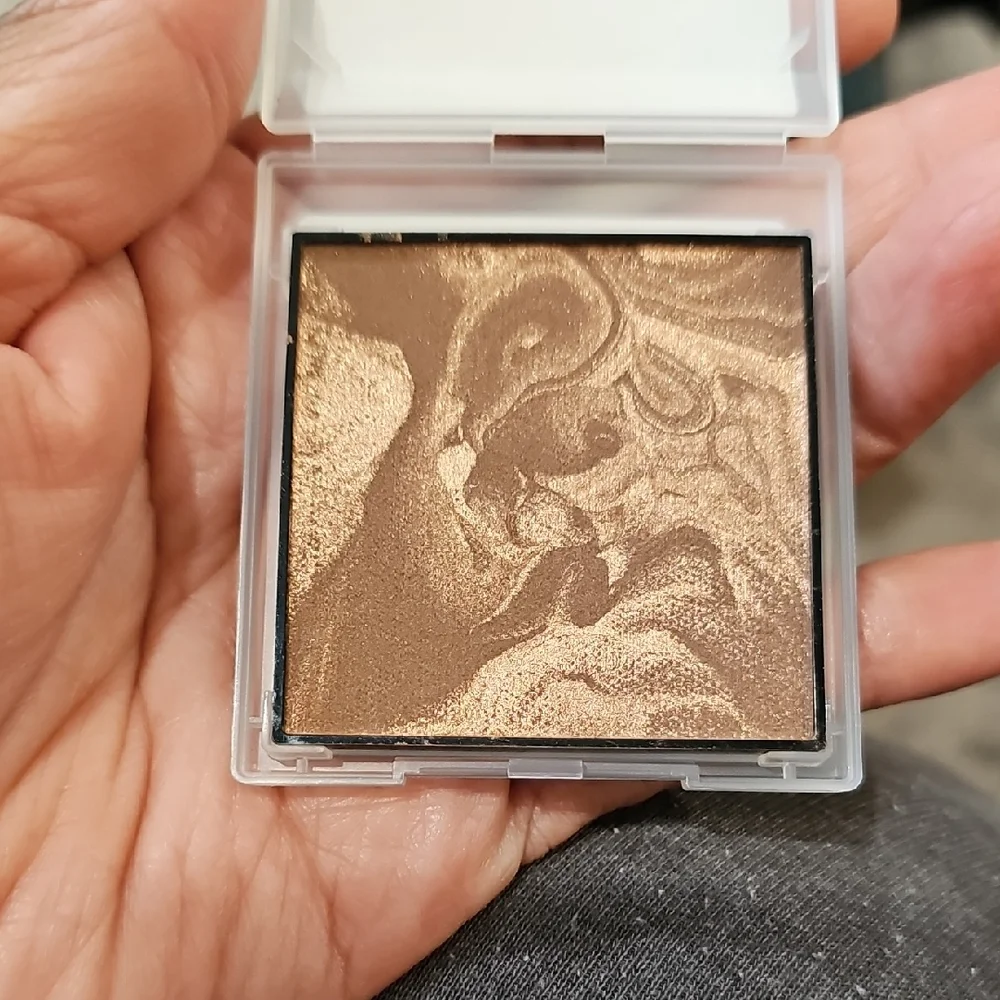 Shimmering Bronze Highlighter
